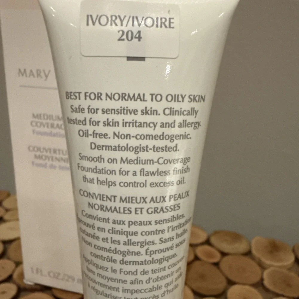 Mary Kay Medium Coverage Foundation Ivory 204‎ Gray Cap NIB #355300